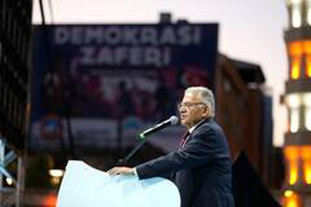 Başkan Büyükkılıç demokrasi nöbetinde