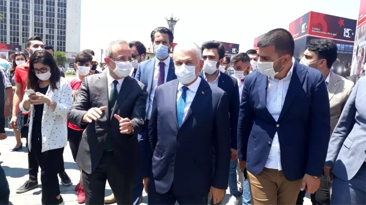 Binali Yıldırım "15 Temmuz Demokrasi Sergisi"ni gezdi