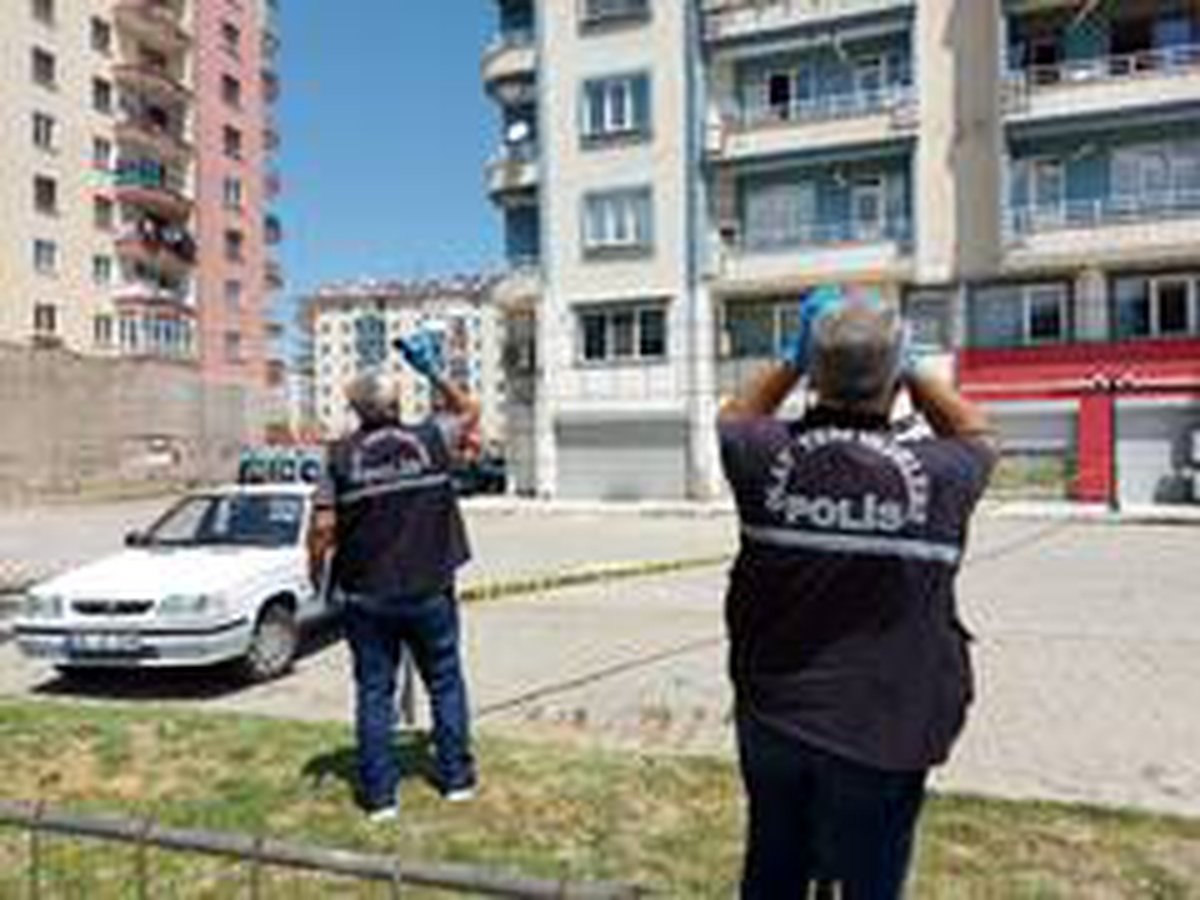 Bunalıma giren genç kız 7. kattan atladı