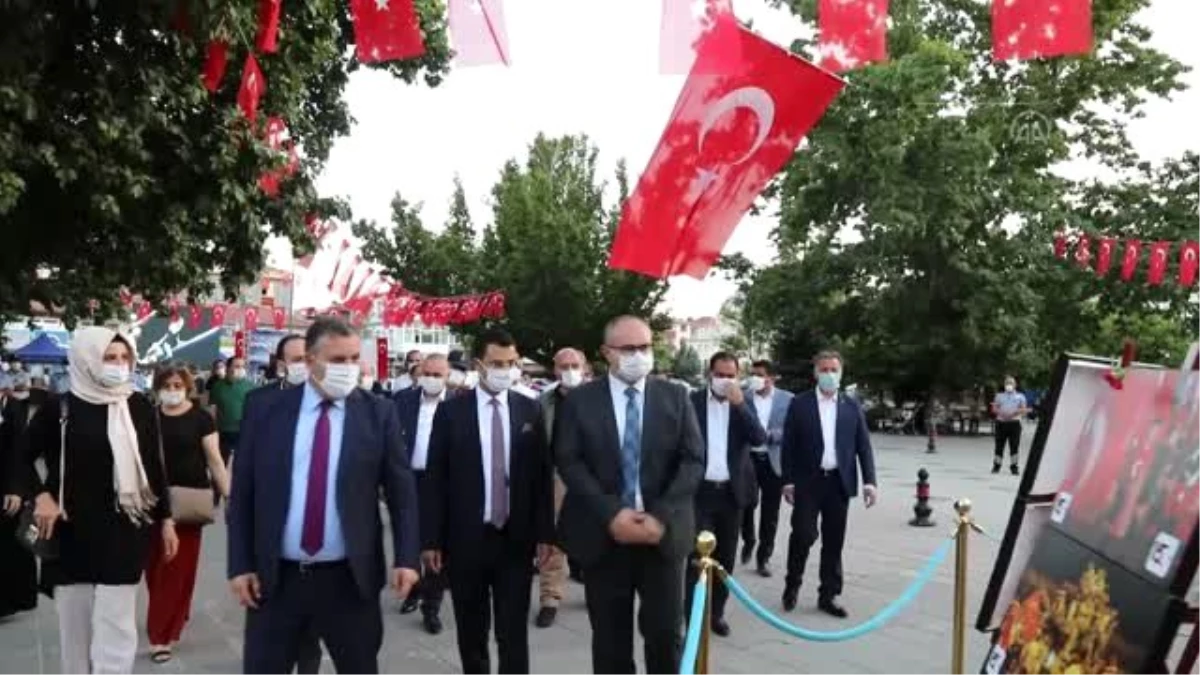 Çubuk\'ta vatandaşlar Atatürk Parkı\'nda "demokrasi nöbeti" tuttu