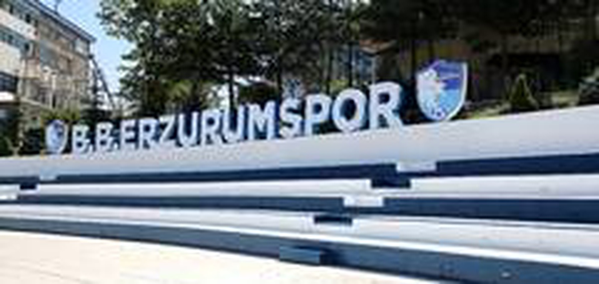 Havuzbaşı Kent Meydanı mavi beyaza büründü