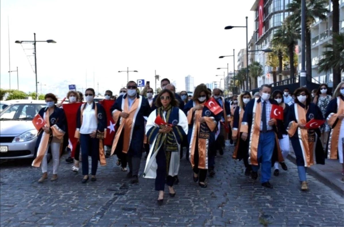 İzmir Demokrasi Üniversitesinden "Demokrasi Yürüyüşü"