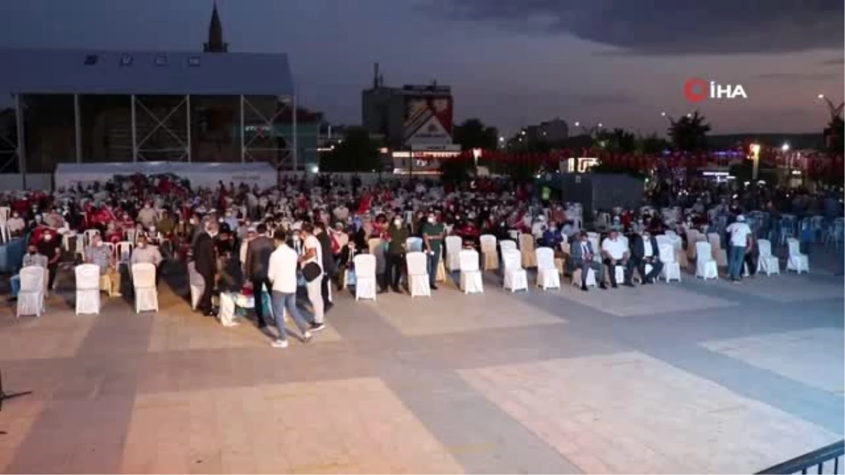 Son dakika haber... Kırşehirliler, 15 Temmuz hain darbe girişiminin 4. yılında Cacabey Meydanında nöbet tuttu