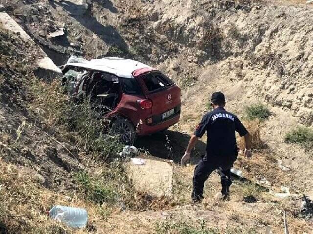 Kontrolünü kaybeden otomobil yoldan çıkınca feci kaza kaçınılmaz oldu: Aynı aileden 3 ölü 1 yaralı