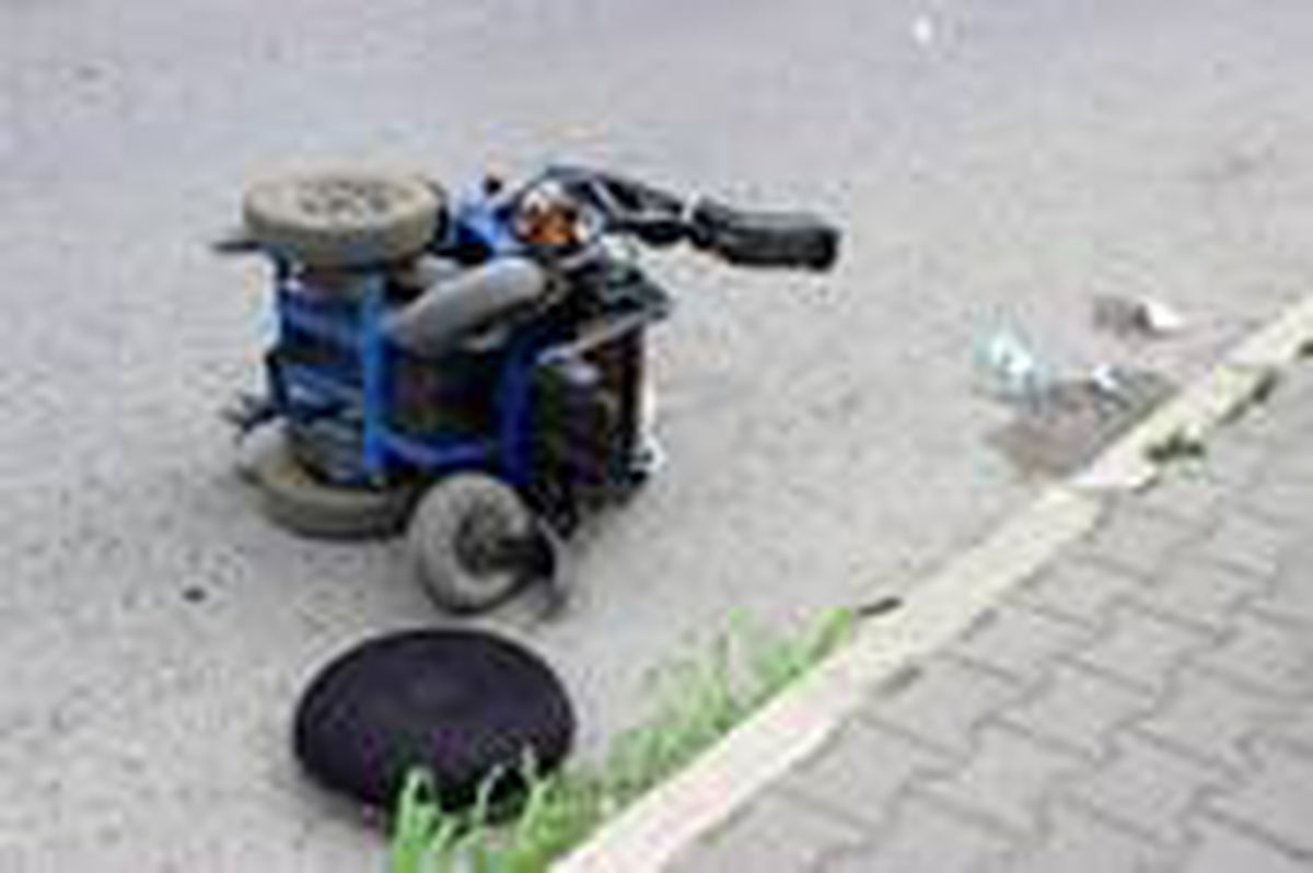 Otomobilin çarptığı engelli yaralandı
