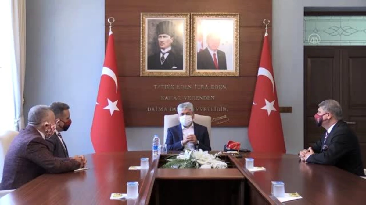 Vali Rahmi Doğan, Süper Lig\'e yükselen Hatayspor\'un yöneticilerini kabul etti
