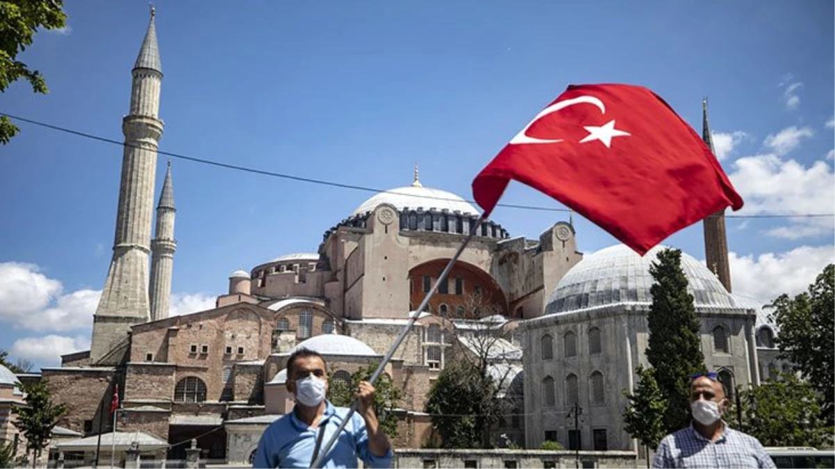 Ayasofya Camii\'nde kılınacak ilk namaz sonrası cemaate baklava ikram edilecek