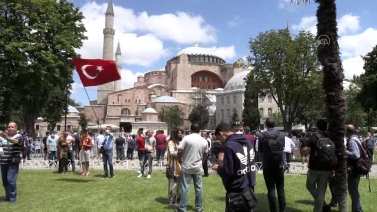 Ayasofya Camisi\'nde hazırlıklar sürüyor