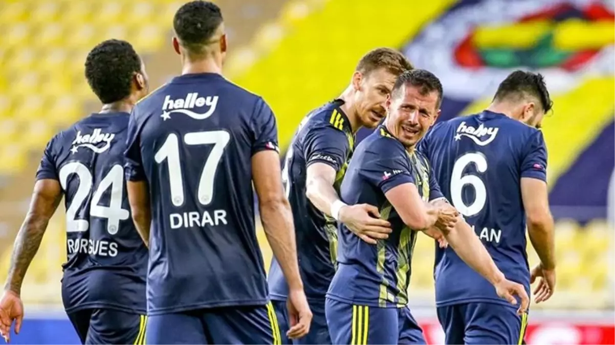 Fenerbahçe, Emre ile Dirar arasındaki tartışmayı doğruladı ancak küfürleşmenin olmadığını açıkladı