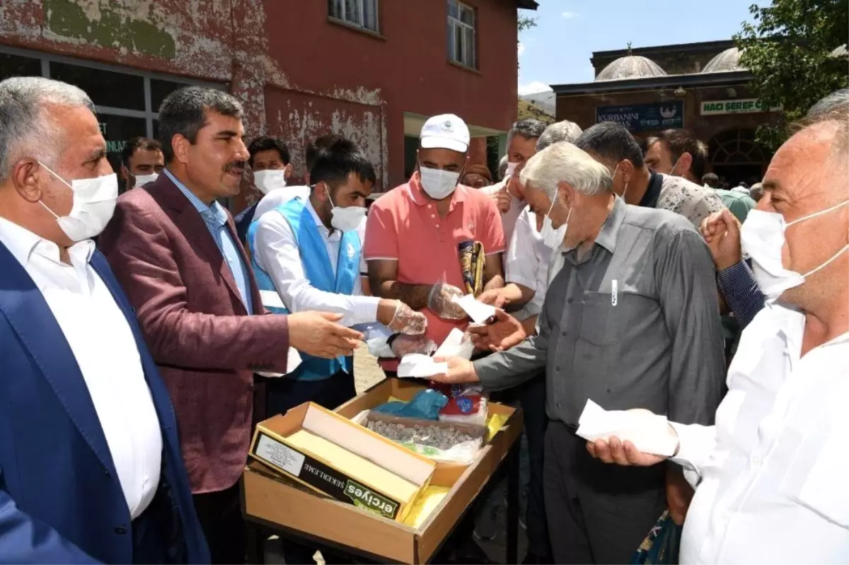 Muş Belediyesinden Ayasofya kararı sonrası lokum ikramı