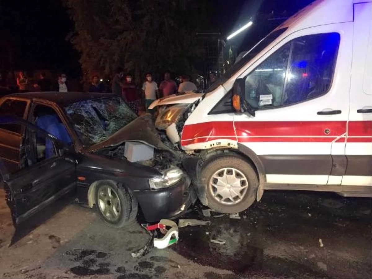 Otomobil, ambulansa çarptı: 1 ölü, 6 yaralı