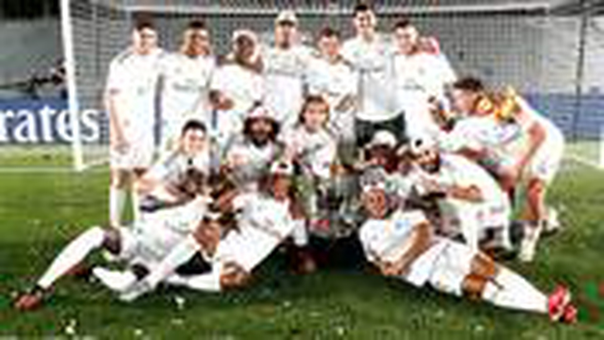 Real Madrid\'li futbolcular soyunma odasında şampiyonluğu böyle kutladı