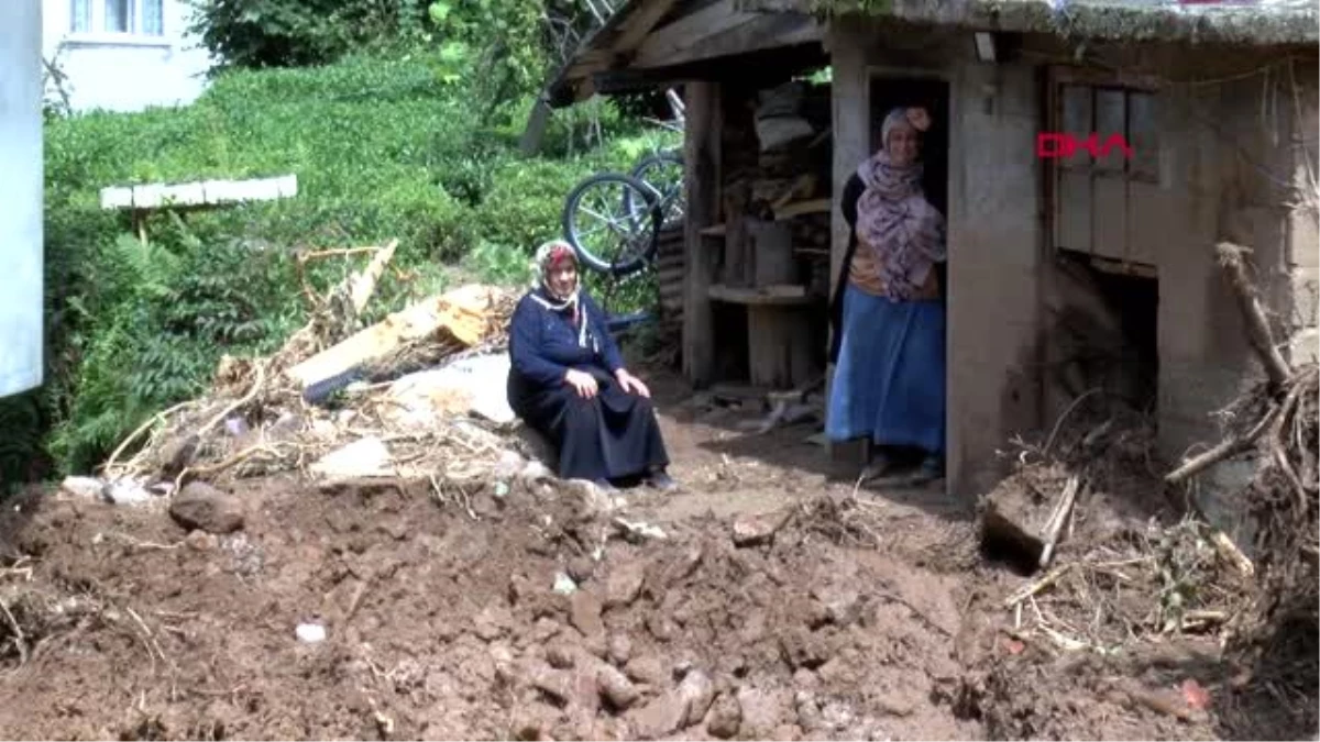 Rize\'de sel ve heyelanların izleri siliniyor