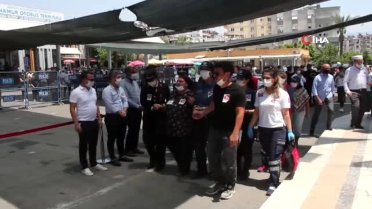 Şehit polis Mersin\'de son yolculuğuna uğurlandı