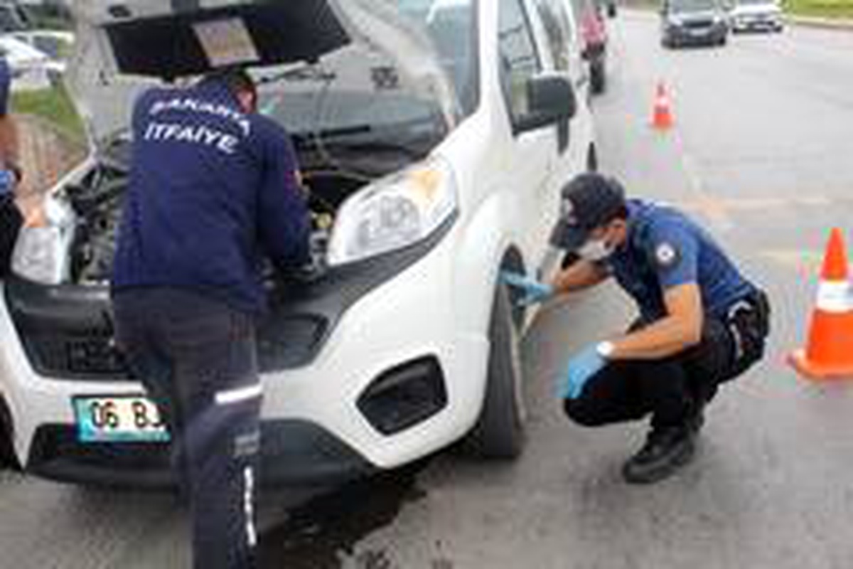 Son dakika haber! Yaramaz kediyi girdiği motordan polis ve itfaiye kurtardı