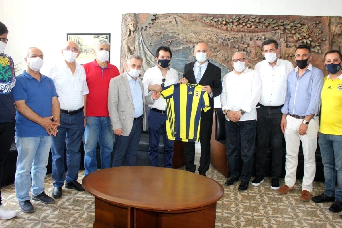 İskenderunlu Fenerbahçeliler Kaymakam Yönden\'e forma hediye etti