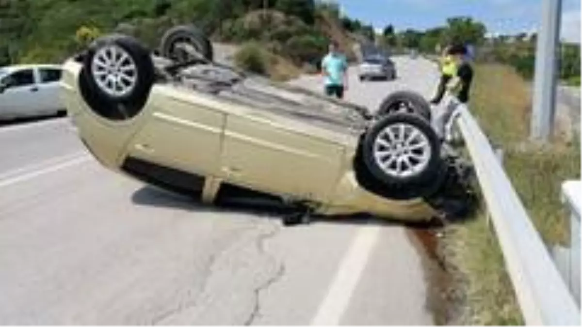 Son dakika haberleri: Körfez\'de kontrolünü kaybeden otomobil takla attı: 1 yaralı