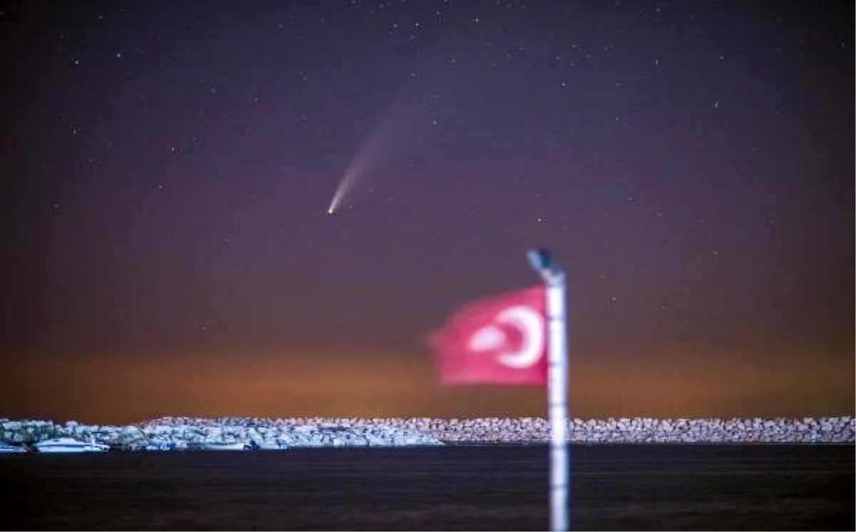 Neowise kuyruklu yıldızı, Türk bayrağı ile aynı karede fotoğraflandı