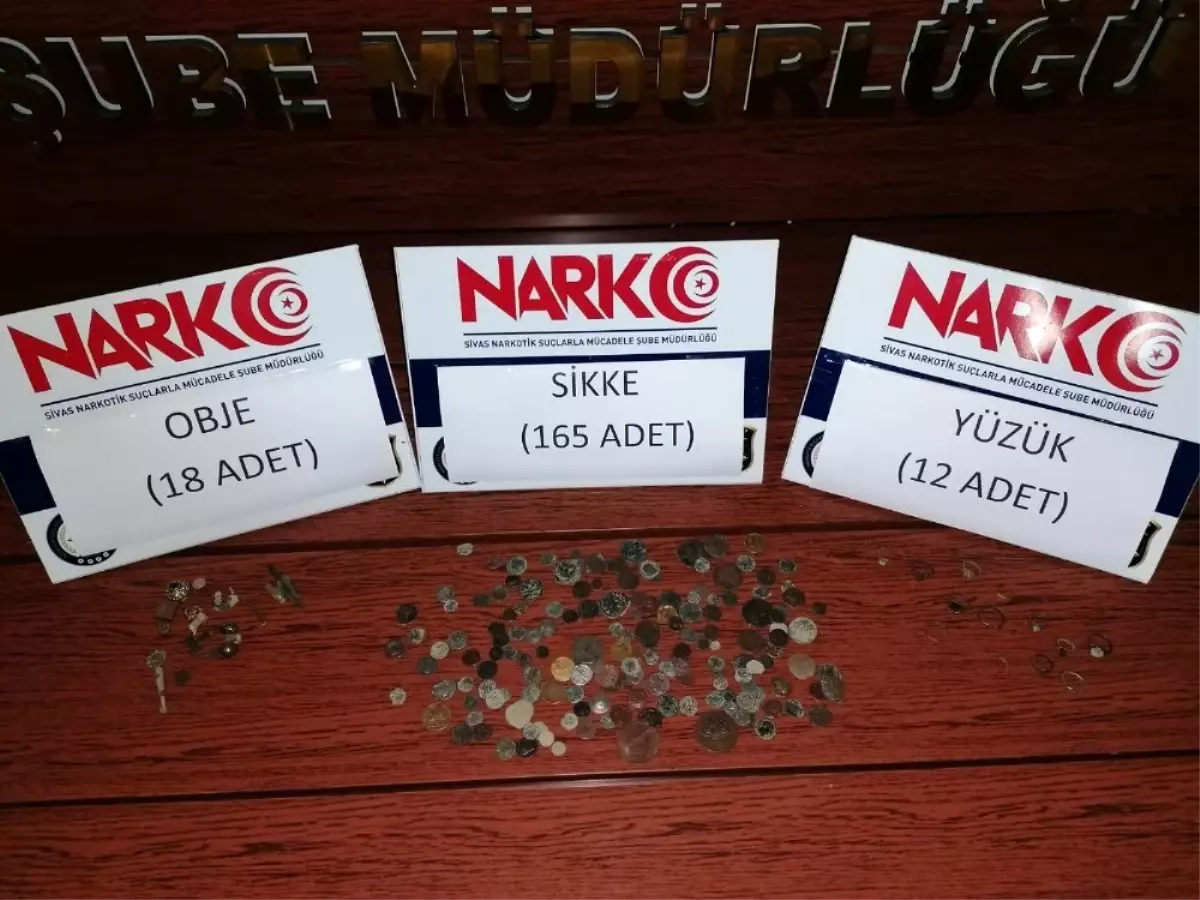 Sivas\'ta polis ekipleri 165 sikke ve 12 yüzük ele geçirdi