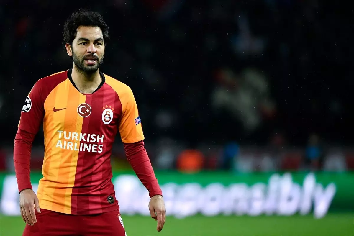 Son Dakika: Galatasaray kaptanı Selçuk İnan, profesyonel kariyerini sonlandırdı