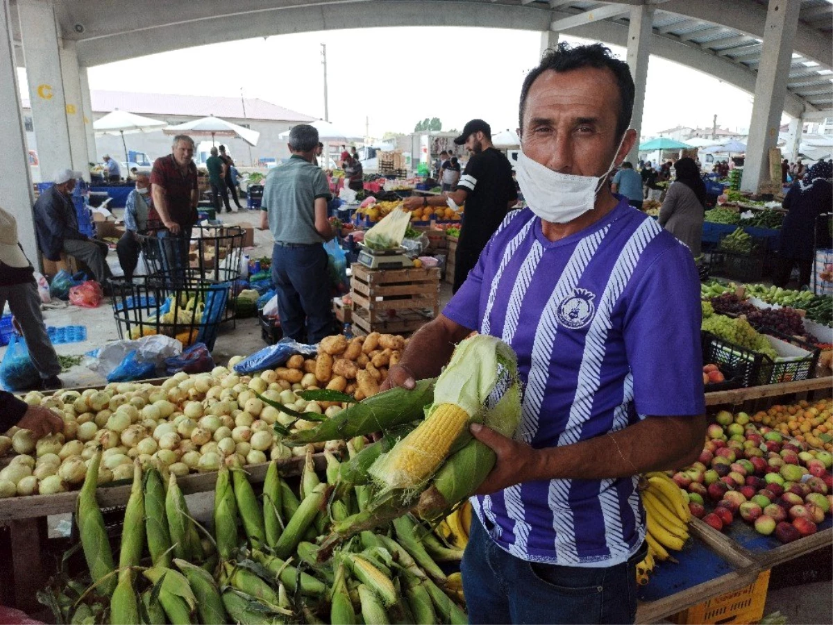 Son dakika haber... Şuhut\'ta yerli mısırlara pazar yerinde ilgi arttı