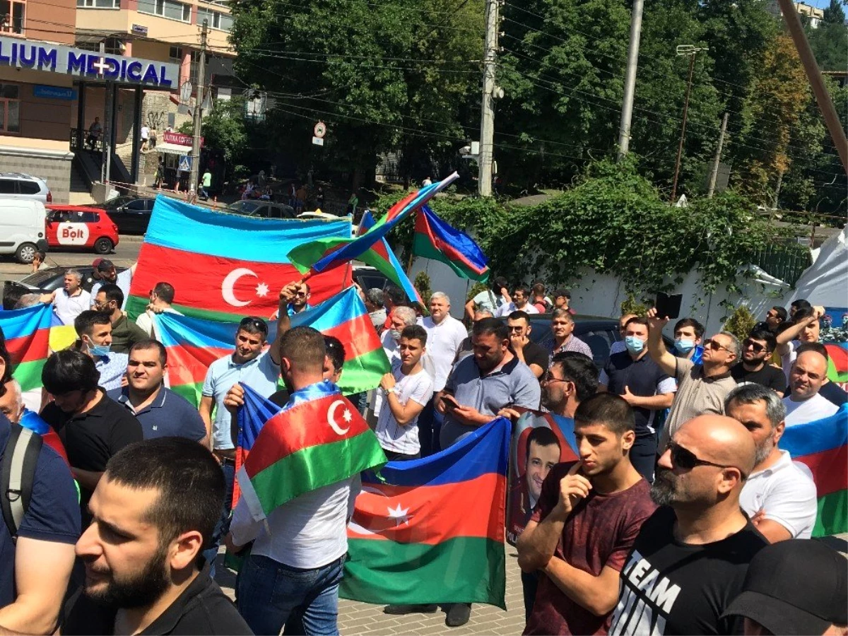 Ukrayna\'daki Azerbaycan vatandaşlarından Ermenistan protestosu