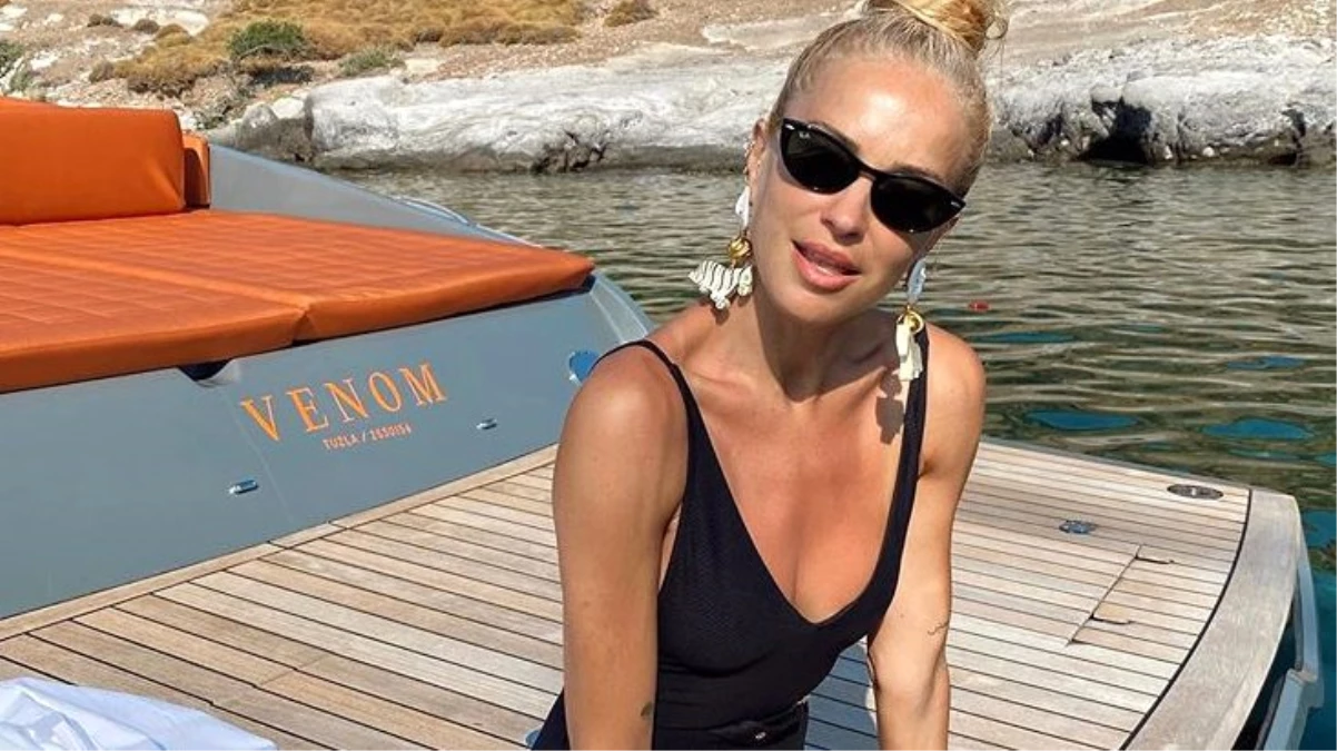 Yeni aşka yelken açan Burcu Esmersoy, sosyal medyadan sevgilisinin elini paylaştı