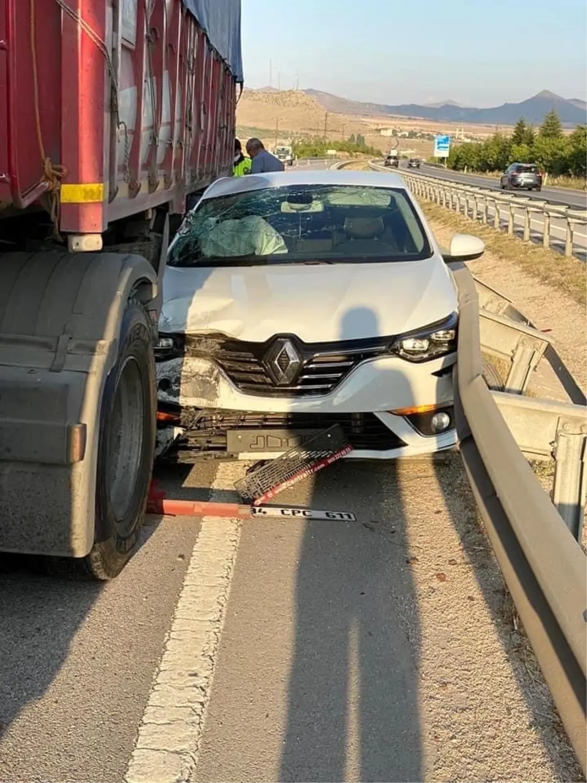 Yücel Yenilmez trafik kazası geçirdi