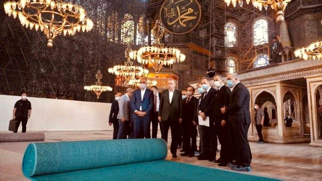 24 Temmuz'da ibadete açılacak Ayasofya Camii'ne serilecek halı ilk kez görüntülendi