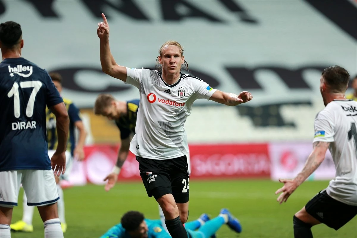 Beşiktaş, derbide F.Bahçe\'yi 2-0 yendi ve ligi ilk 4 sırada bitirmeyi garantiledi