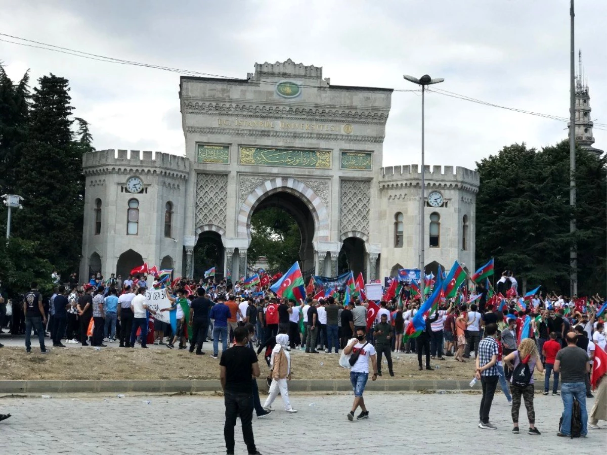 Beyazıt Meydan\'da "Can Azerbaycan\'a Canımız Feda" mitingi