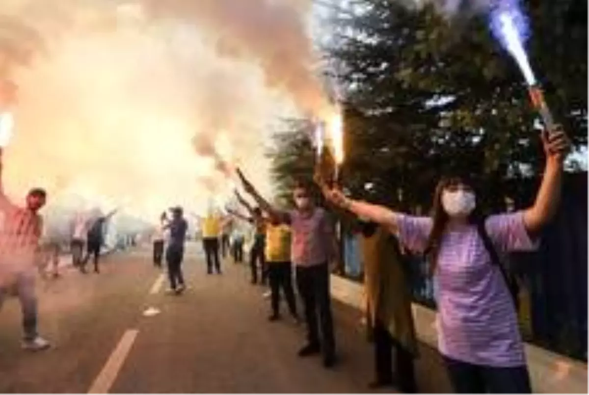 MKE Ankaragücü, taraftar desteği ile Eryaman Stadı\'na uğurlandı