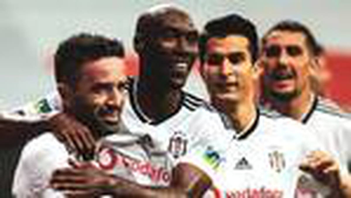 Beşiktaş\'ta Gökhan Gönül, Fenerbahçe\'ye attığı golde sevinmedi!