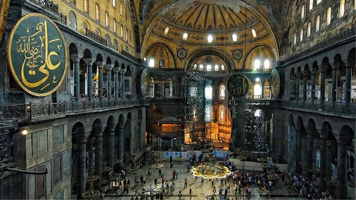 Tarih Profesörü Ebubekir Sofuoğlu\'ndan Ayasofya\'da yer alan ikon ve mozaiklere tepki: Camide fahişe olur mu?