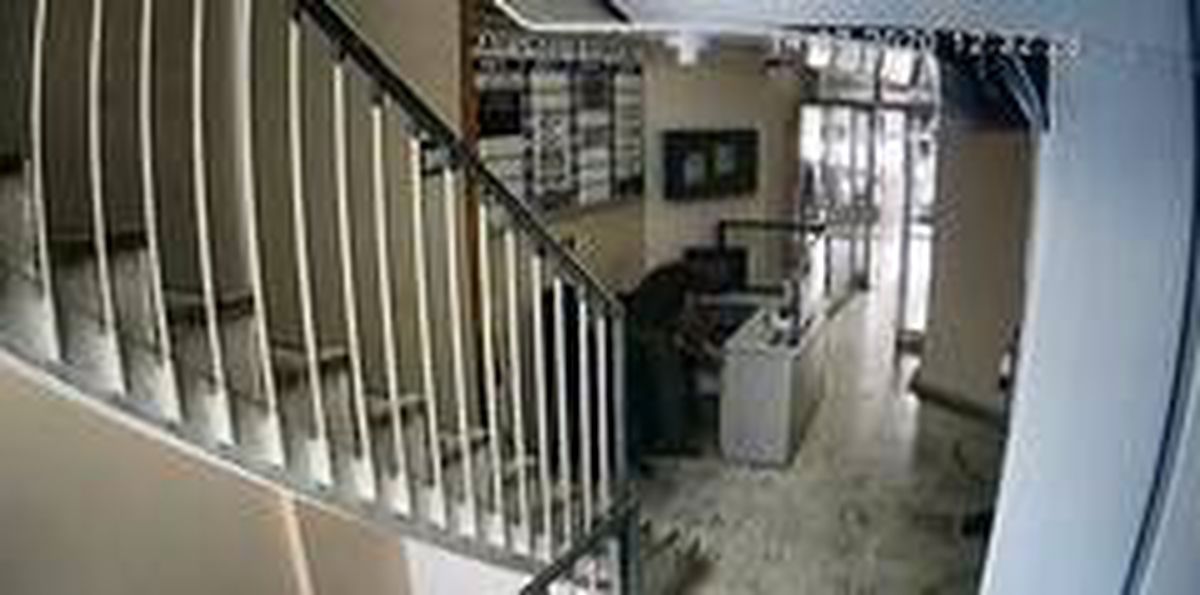 Eliyle koymuş gibi cüzdanı alıp kaçtı