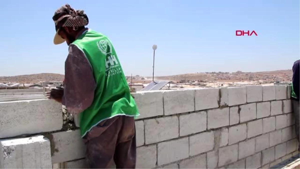 HATAY İHH, İdlib\'de briket okul inşaatına başladı