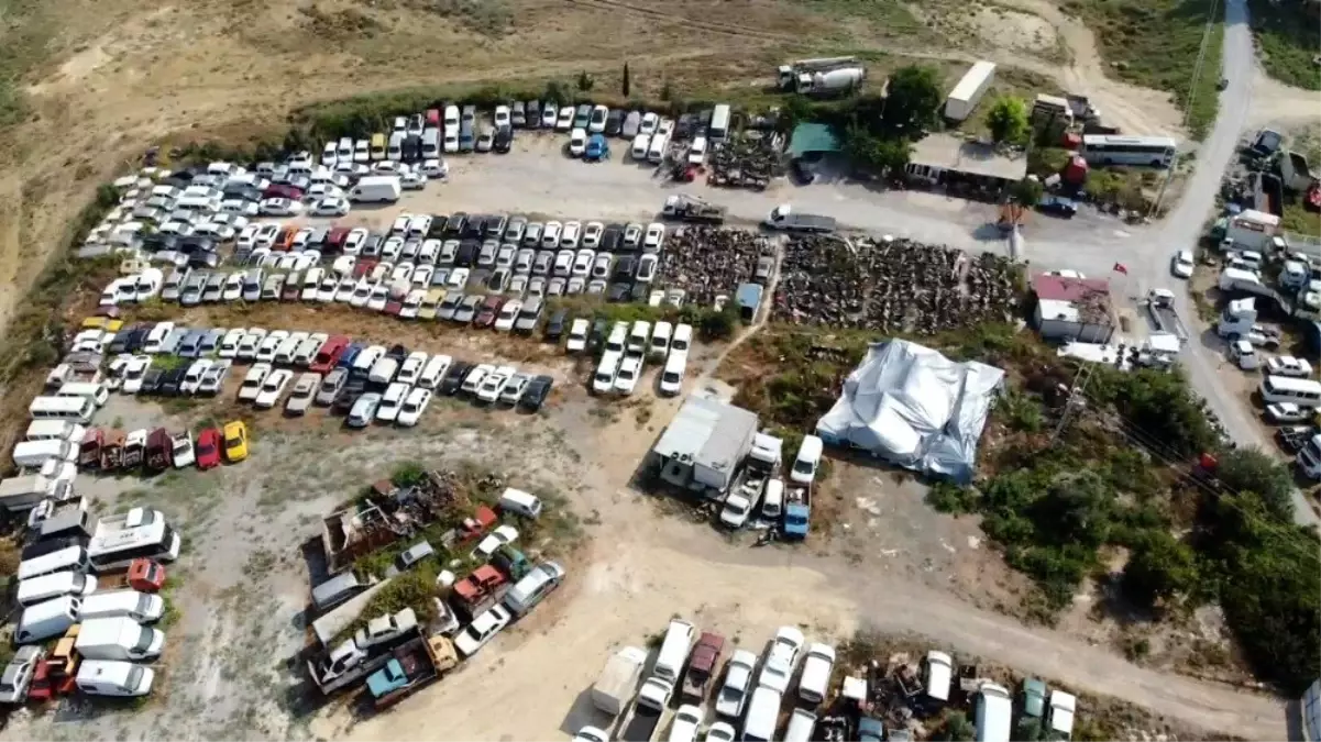 Yediemin otoparklarında milyonluk araçlar çürümeye terk edildi