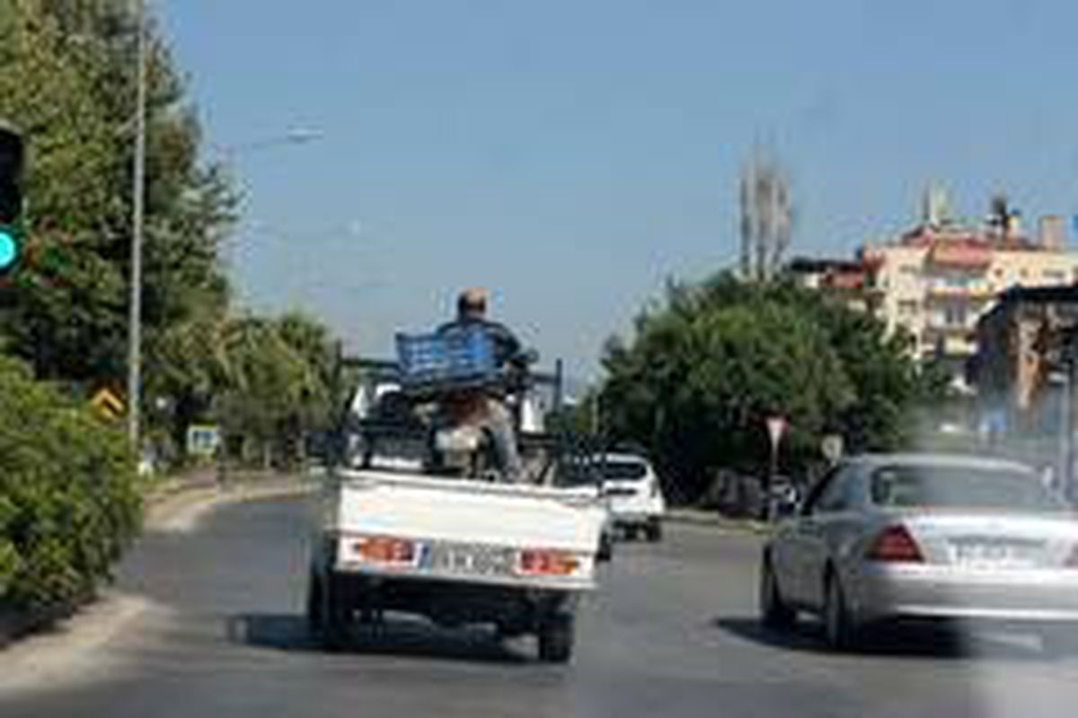Motosiklet üzerinde ilginç yolculuk