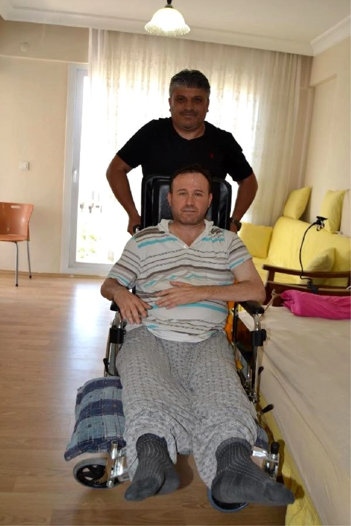 Otomobil çarpmasıyla yatağa bağımlı olan itfaiyeci, akülü tekerlekli sandalye istiyor