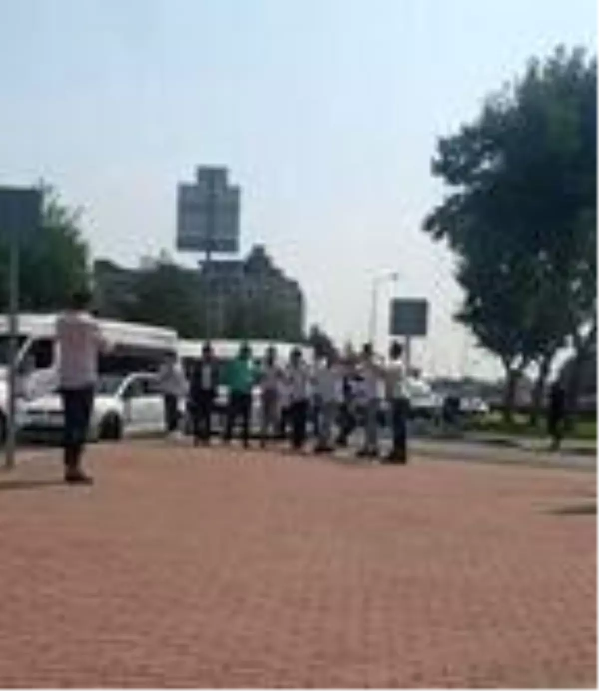 Trafiği durdurup, halay çekenlere 10 bin lira ceza