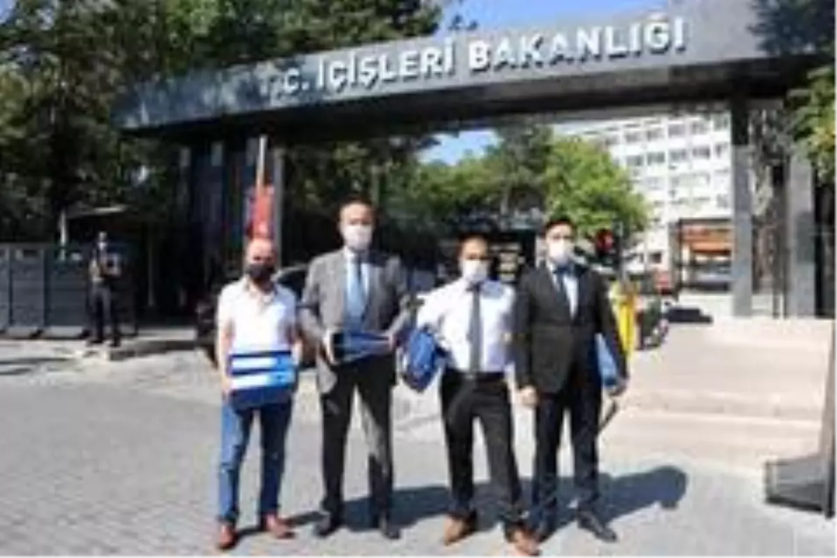 Yenilik Partisi kuruluş dilekçelerini İçişleri Bakanlığı\'na sundu