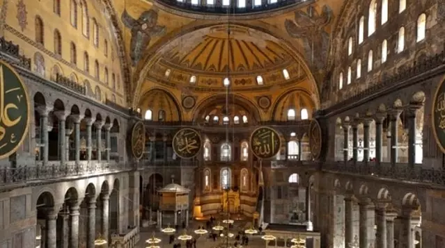 Ayasofya'daki mozaik ve freskler bir dakikada açılıp aynı sürede kapanan raylı sistem perde ile kapatılacak