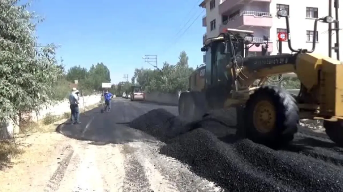 Erciş Belediyesinden yol asfaltlama çalışması