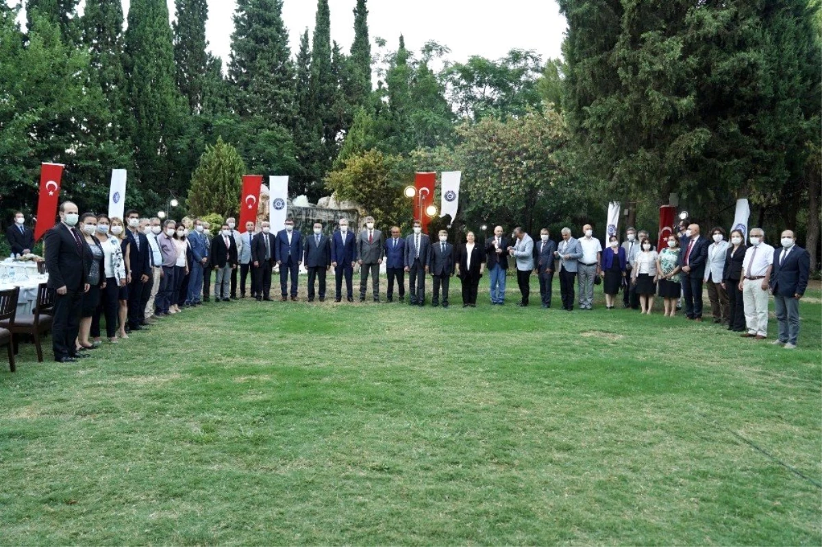 İzmir\'in kanaat önderleri Ege Üniversitesinde buluştu