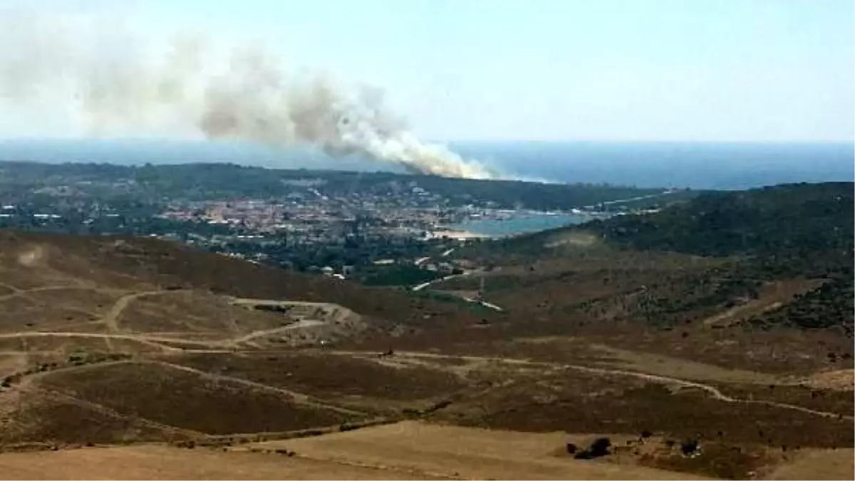 Sığacık\'ta orman yangınına karadan ve havadan müdahale sürüyor