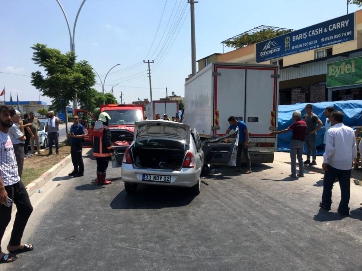 Tarsus\'ta trafik kazası: 2 yaralı