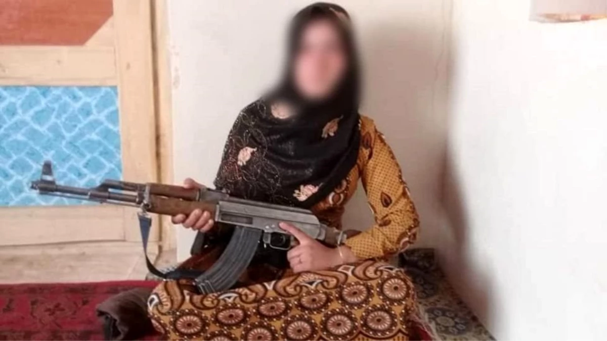 Afgan kız çocuğu, anne-babasını katleden Taliban militanlarını öldürdü