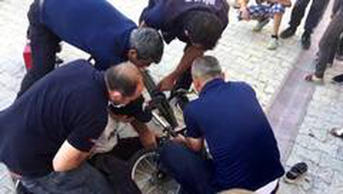 Ayağı pedala sıkıştı yardımına itfaiye koştu