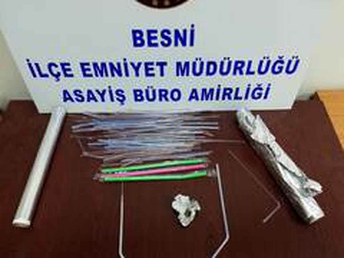 Besni\'de şüpheli 3 kişinin üzerinden uyuşturucu çıktı