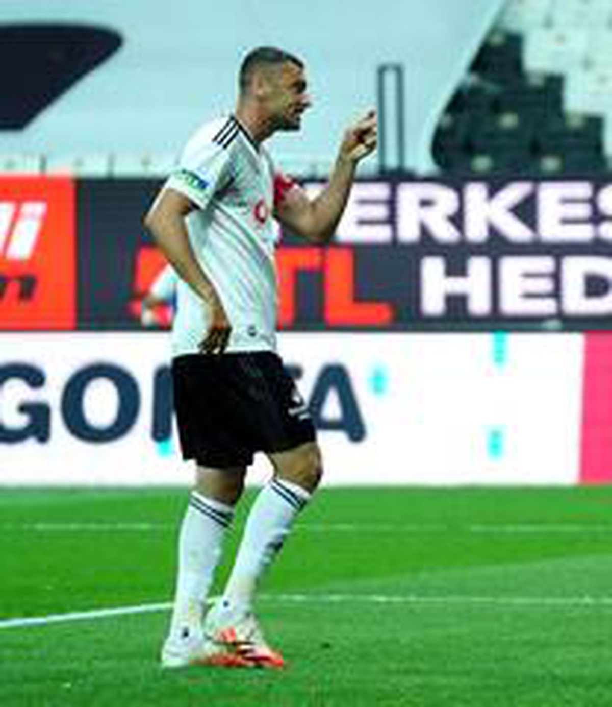 Burak Yılmaz\'a Beşiktaş\'tan izin çıktı